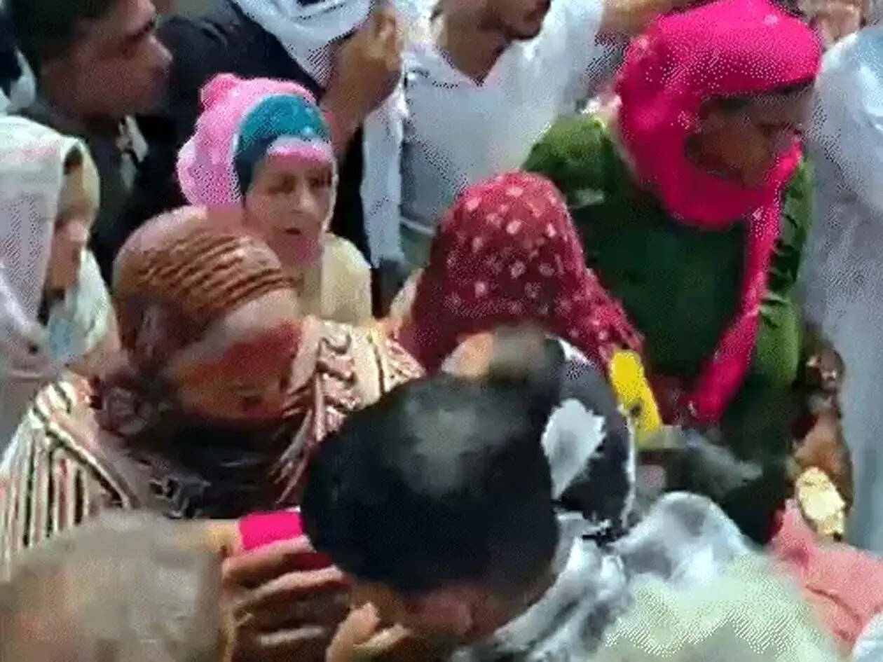 हिसार : 15 दिन बाद हुआ जीवन कुंडू का अंतिम संस्कार, 11 वर्षीय बेटे ने दी मुखाग्नि