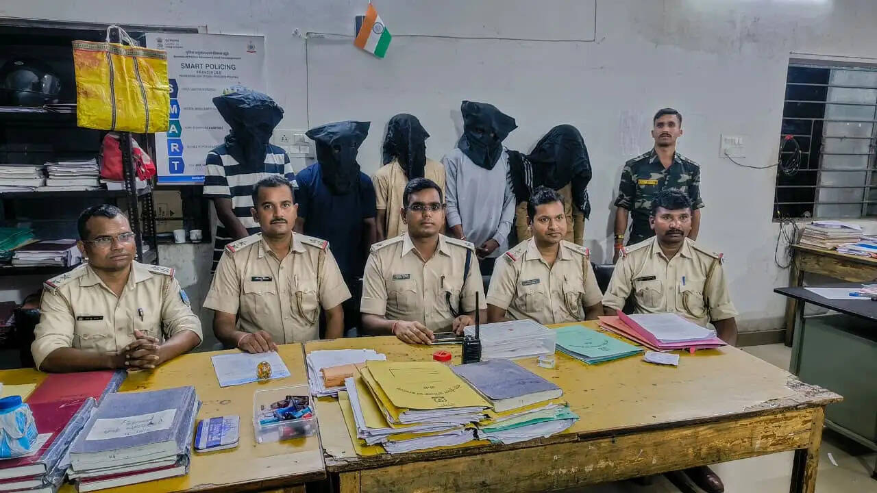 चोरी का खुलासा, पांच गिरफ्तार