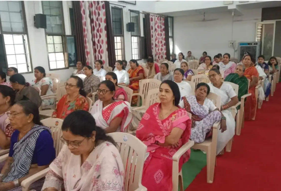 मां के संस्कारों से ही बनता है सुखी और समृद्ध परिवार