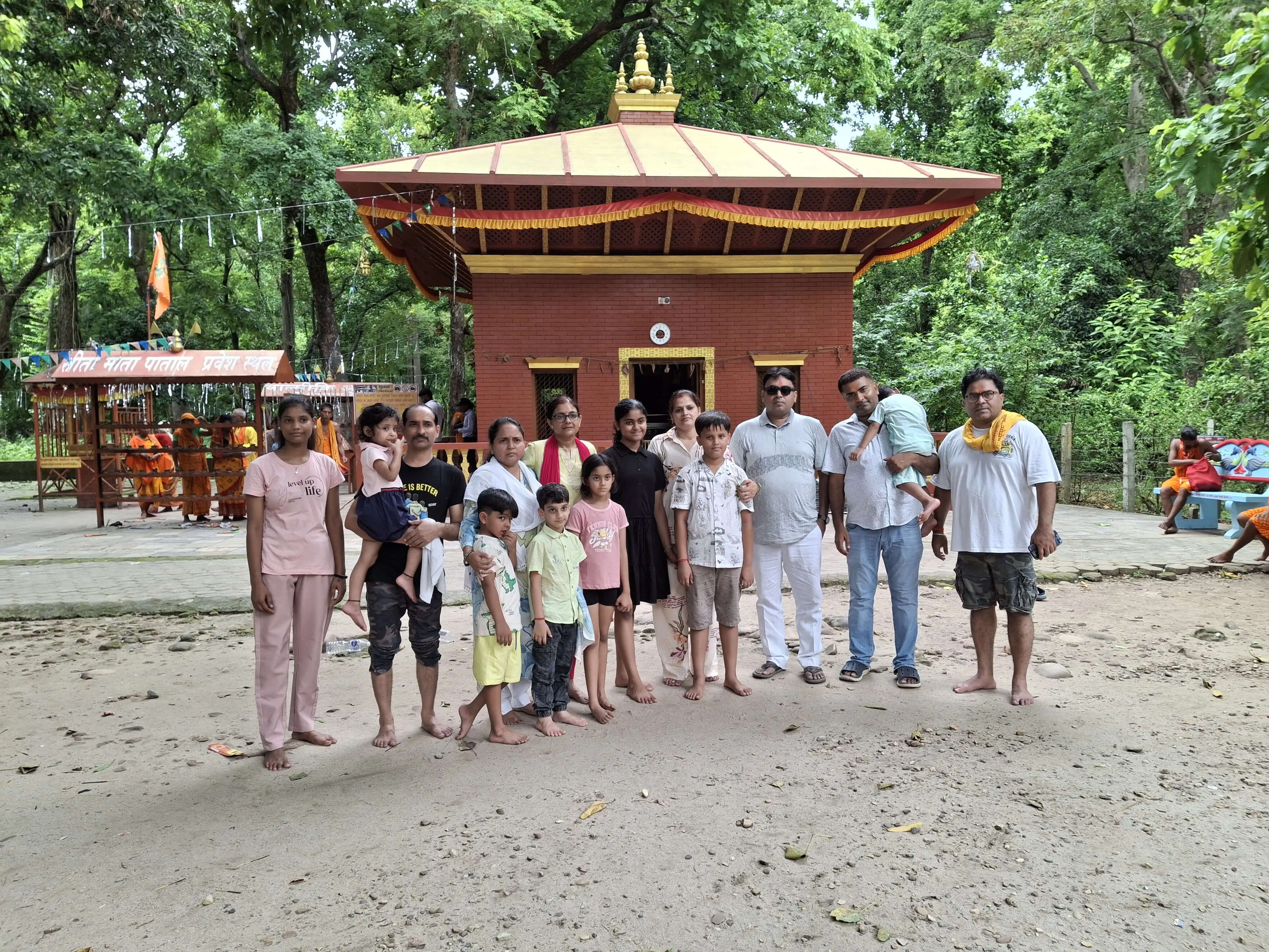 वाल्मीकि व्याघ्र आरक्ष्य की वादियां और पहाडियों को देखने लंदन और मोतिहारी से पहुंचे पर्यटक