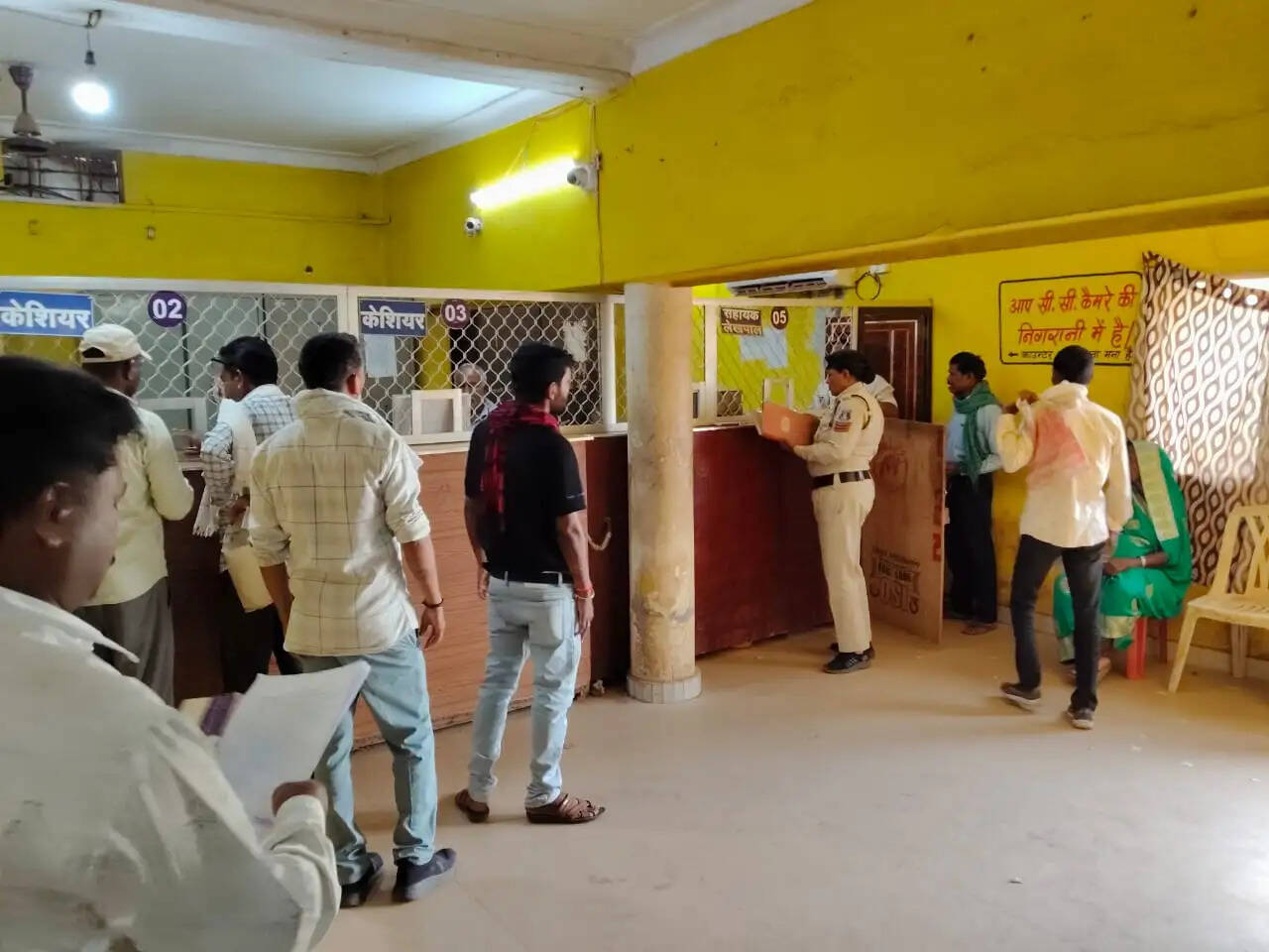 जांजगीर-चांपा में बैंकों की सुरक्षा को लेकर पुलिस का विशेष चेकिंग अभियान