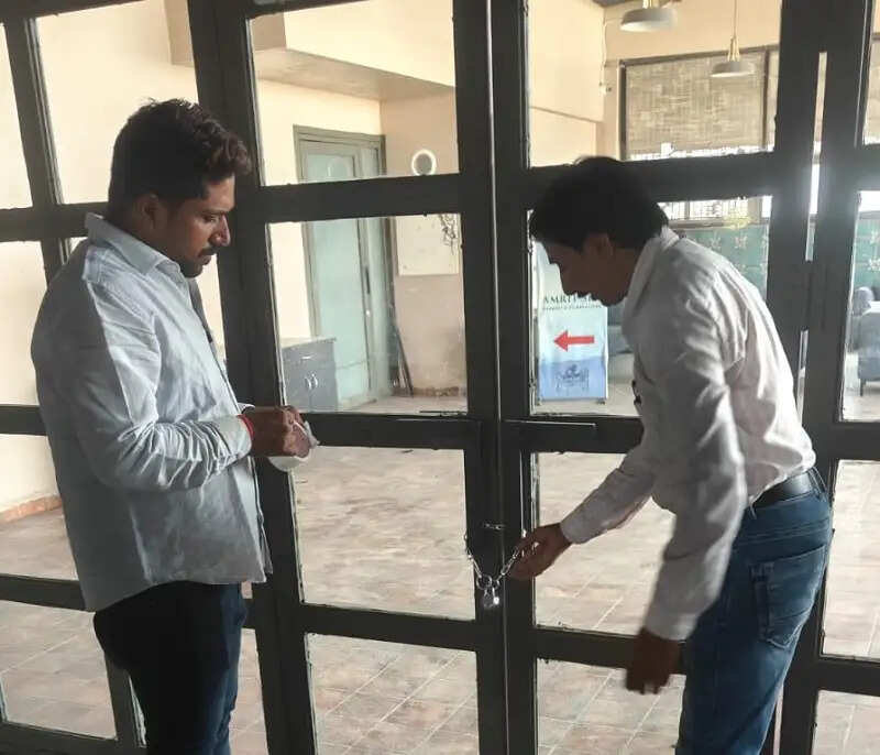 इंदौरः अग्नि सुरक्षा मानकों की अनदेखी पर सख्त कार्रवाई, दो रूफटॉप रेस्टोरेंट सील