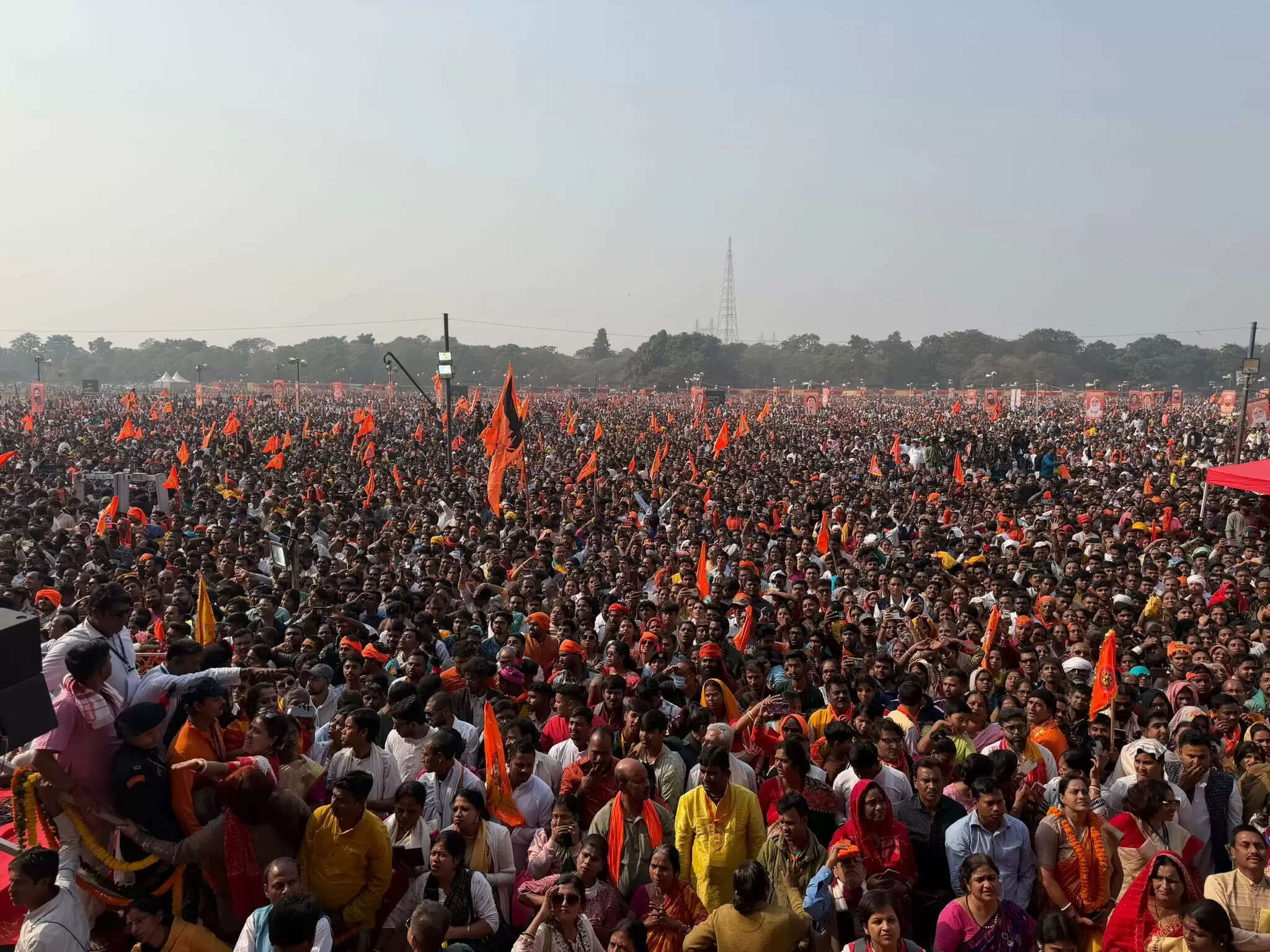 भारत में तनातनी नहीं सनातनी चाहिए, तिरंगे में चांद नहीं चांद पर तिरंगा चाहिए : धीरेंद्र कृष्ण शास्त्री