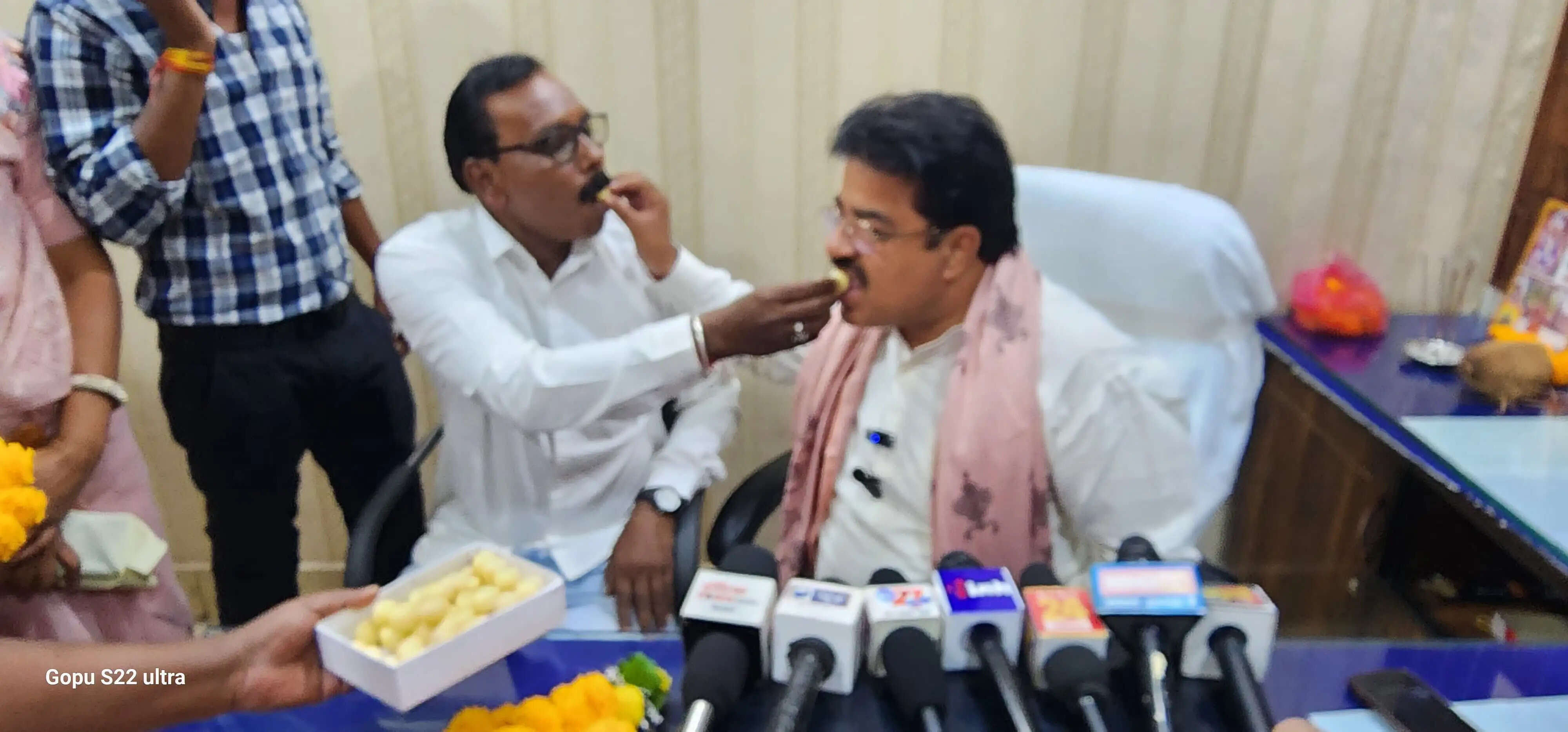 एमआईसी सदस्य युगल किशोर ‘पिंटू’ यादव ने संभाली विभागों की जिम्मेदारी, महापौर ने दी शुभकामनाएं