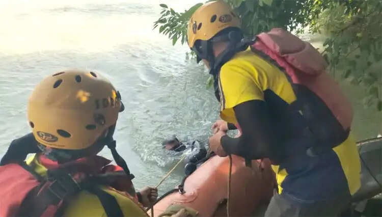 प्रेमनगर घाट पर गंगा में डूबा 19 वर्षीय युवक