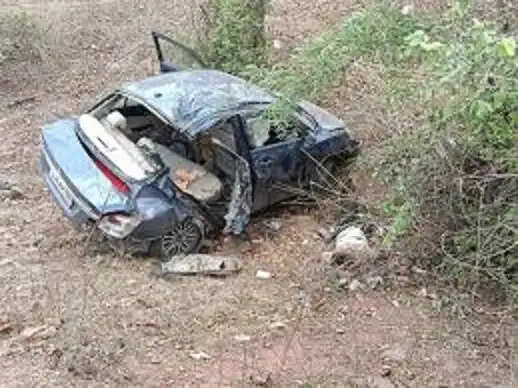 दमोह-कटनी हाईवे पर&nbsp;तेज रफ्तार कार पलटने से युवक और नाबालिग लड़की की मौत,&nbsp;चार&nbsp;घायल