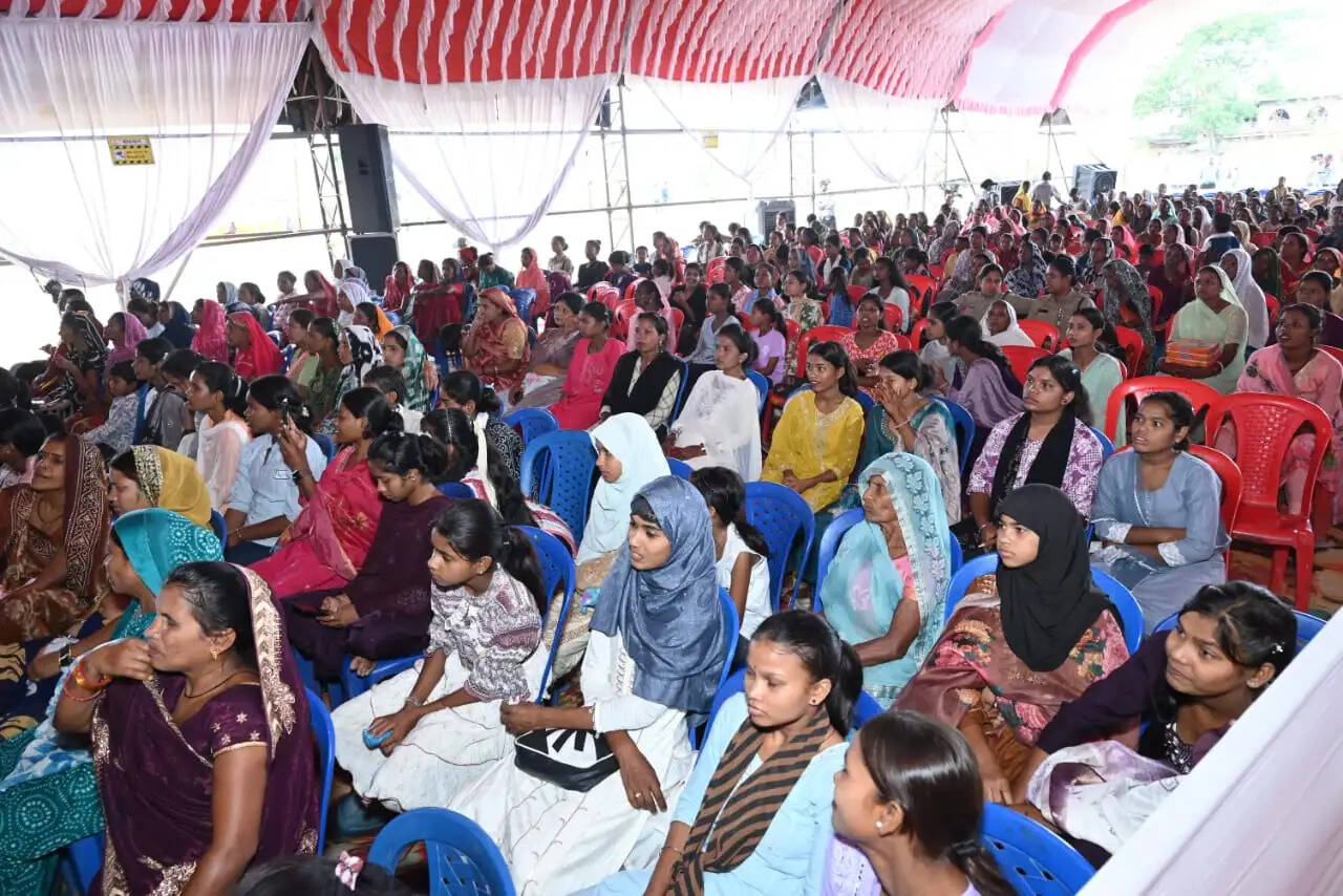 अनूपपुर: लामाटोला भूमिगत खदान की पर्यावरण लोक सुनवाई में स्थानीय ग्रामीणों ने परियोजना के जल्द शुरू करने की कही बात