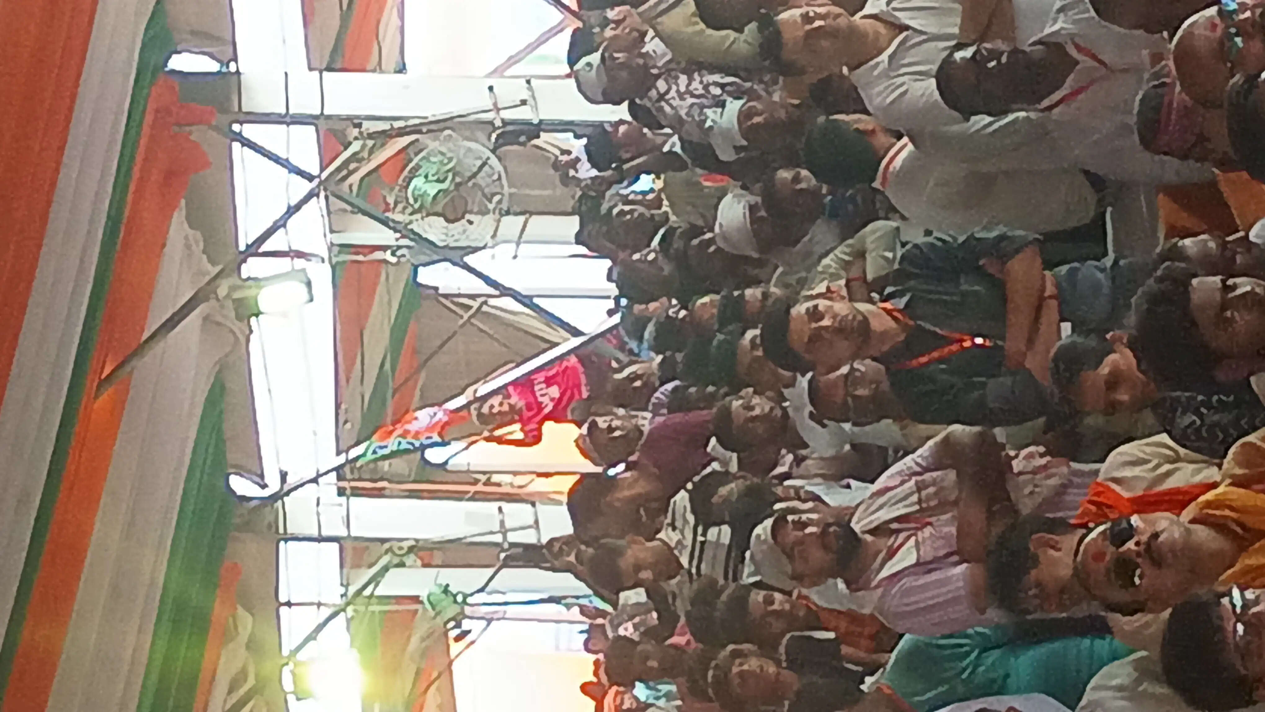 देवरिया में सपा पर तीखा प्रहार कर बाेले मुख्यमंत्री याेगी- जेपीएनआईसी के लिए प्राइवेट कंपनी बनाकर सरकारी खजाने पर डकैती डाल रहे थे अखिलेश-डिंपल