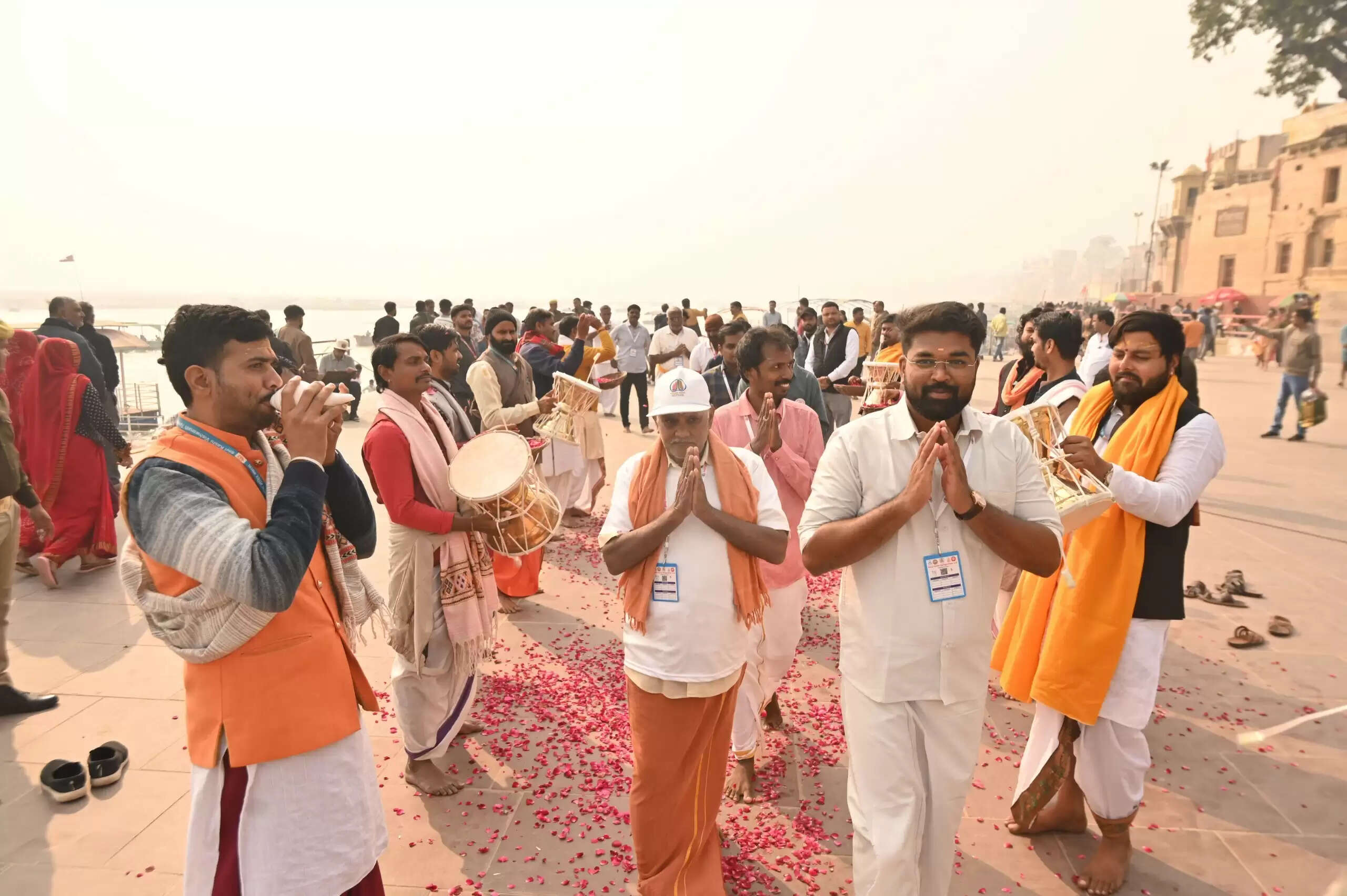 काशी तमिल संगमम 4.0: तमिलनाडु से आए चौथे समूह ने श्री काशी विश्वनाथ मंदिर में लगाई हाजिरी