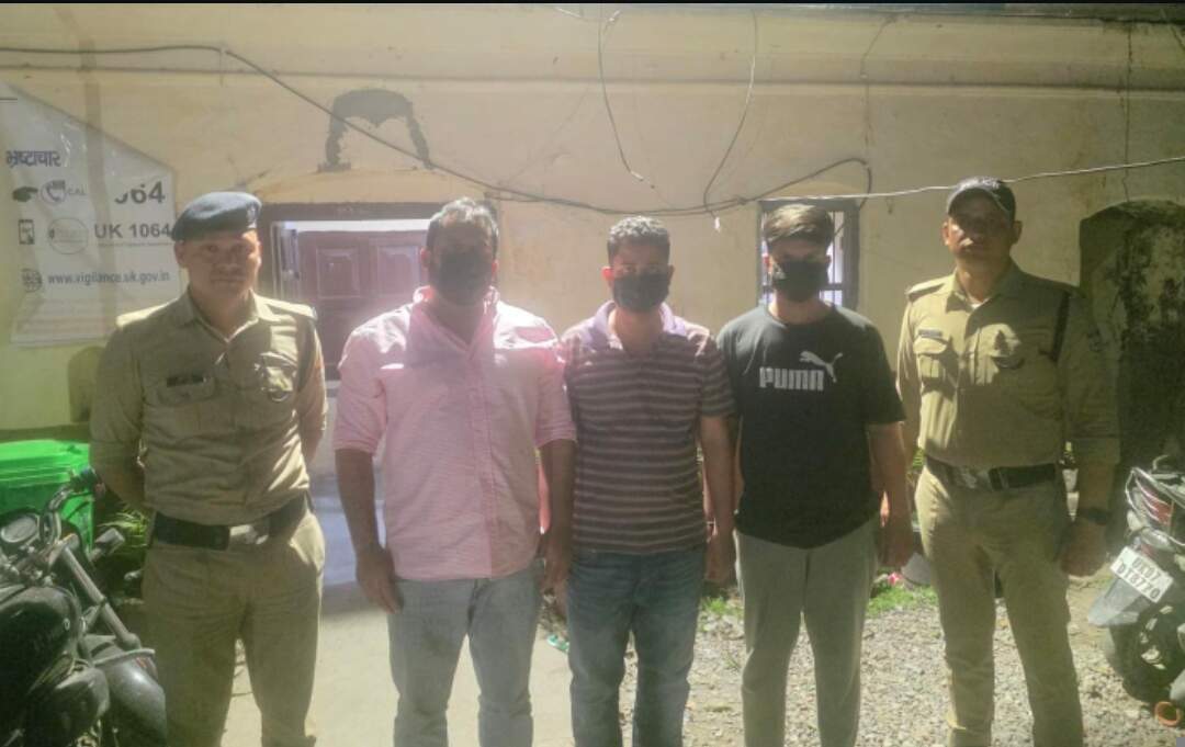 फायरिंग कांड का खुलासा, चार गिरफ्तार, बार विवाद से शुरू हुई थी घटना