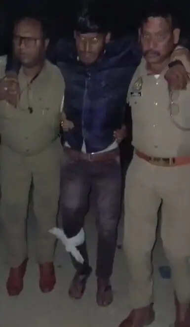लड़कियों के साथ छेडखानी का आरोपित पुलिस मुठभेड़ मे घायल