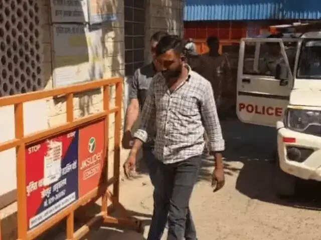 ब्यूटी पार्लर में महिला के छिपकर बनाए आपत्तिजनक वीडियो, आरोपी गिरफ्तार