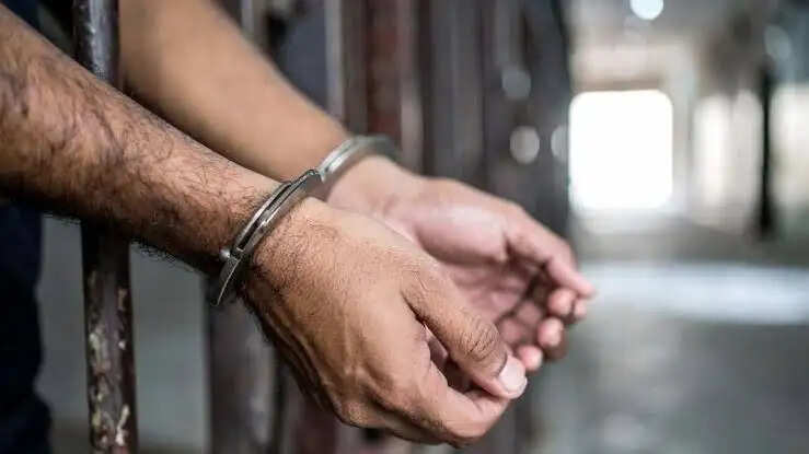 प्रतिबंधित चीनी मांझा बेच रहा दुकानदार गिरफ्तार