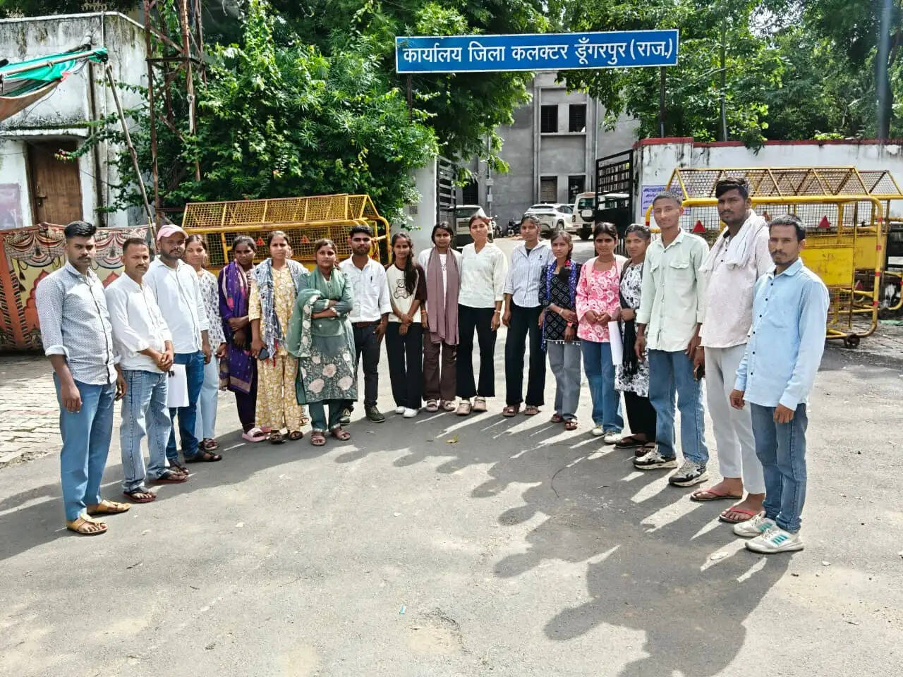स्कूटी योजना में नकद राशि का विरोध, मेधावी छात्राओं ने स्कूटी देने की मांग उठाई
