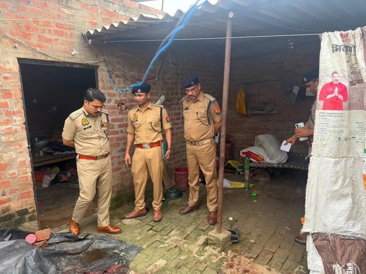 कानपुर में घर में घुसकर पति-पत्नी पर हमला, पति की मौत