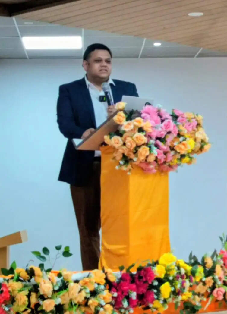जीवन के हर क्षेत्र का महत्वपूर्ण हिस्सा बन रही एआई : डॉ. विजय तिवारी