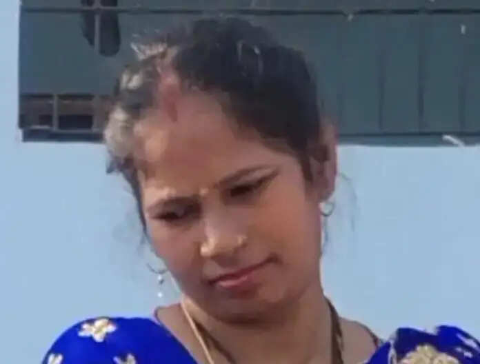 संदिग्ध परिस्थितियों में विवाहिता का शव फंदे से लटका मिला, मायके पक्ष ने लगाया हत्या का आरोप