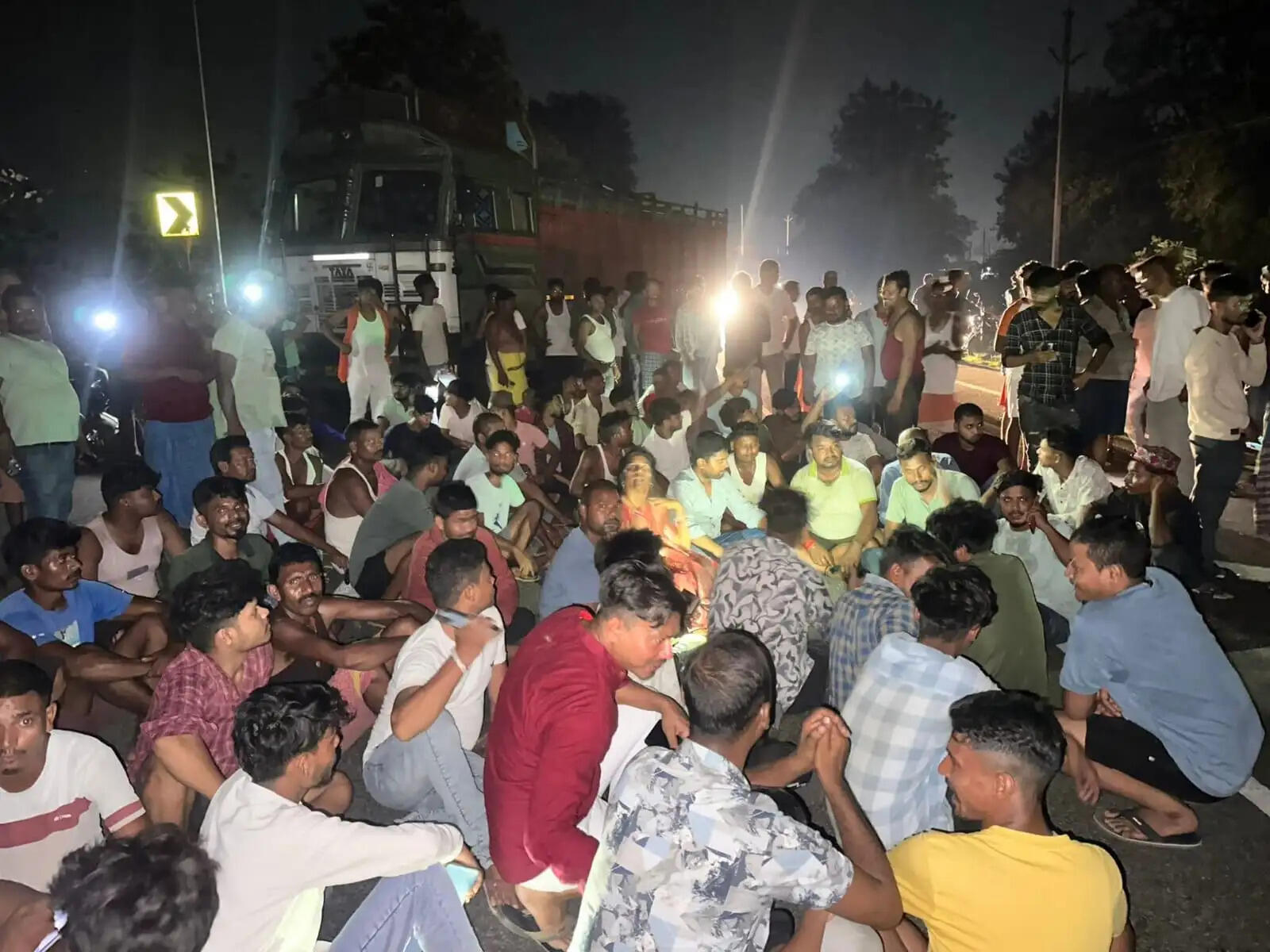 (अपडेट ) रामगढ़-बोकारो एनएच-23 पर हुए हादसे में बैंड पार्टी के आठ कलाकारों की मौत, मुख्यमंत्री ने जताय शोक