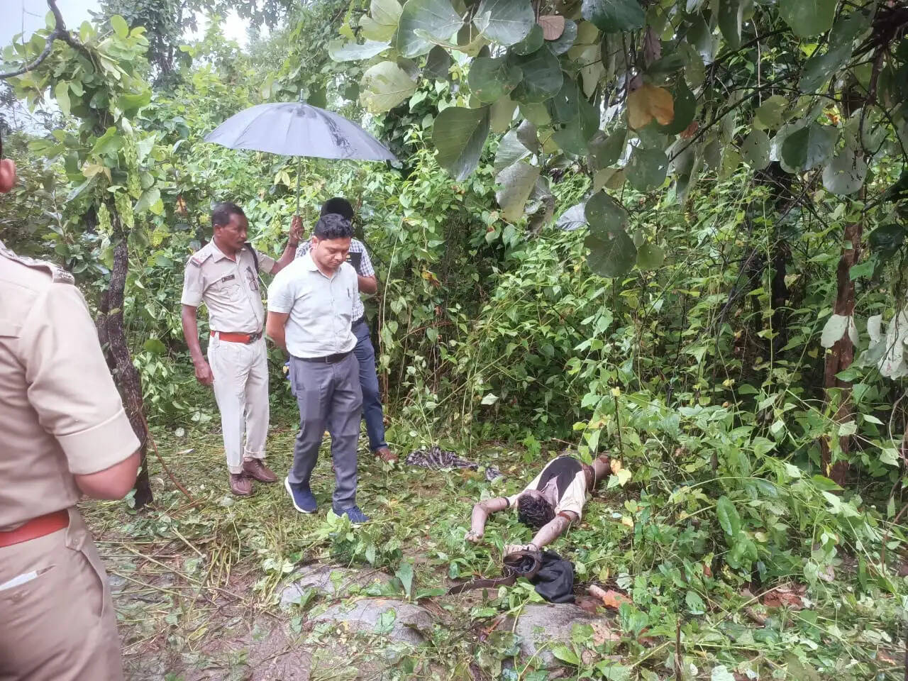 अनूपपुर: गणेश विसर्जन के लिए निकले युवक का दो दिन बाद झाड़ियों में मिला शव