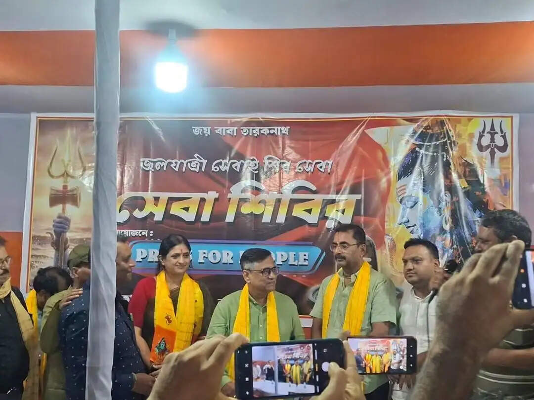 प्रेस फॉर पीपल के बैनर तले कांवरियों की सेवा, जनप्रतिनिधियों और पत्रकारों ने निभाई सामाजिक जिम्मेदारी