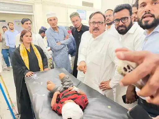 (अपडेट) जुमे की नमाज के दौरान मस्जिद की दीवार ढही:&nbsp;पन्द्रह नमाजी घायल