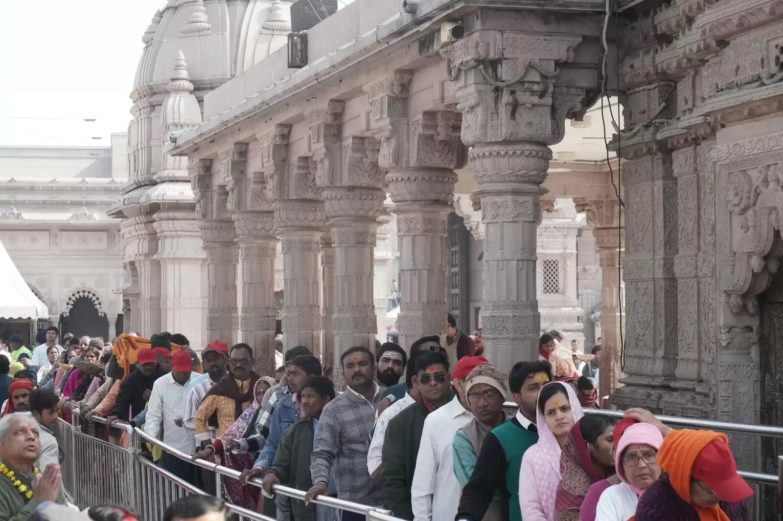 मकर संक्रांति पर्व के दूसरे दिन भी श्री काशी विश्वनाथ के दरबार में उमड़े श्रद्धालु