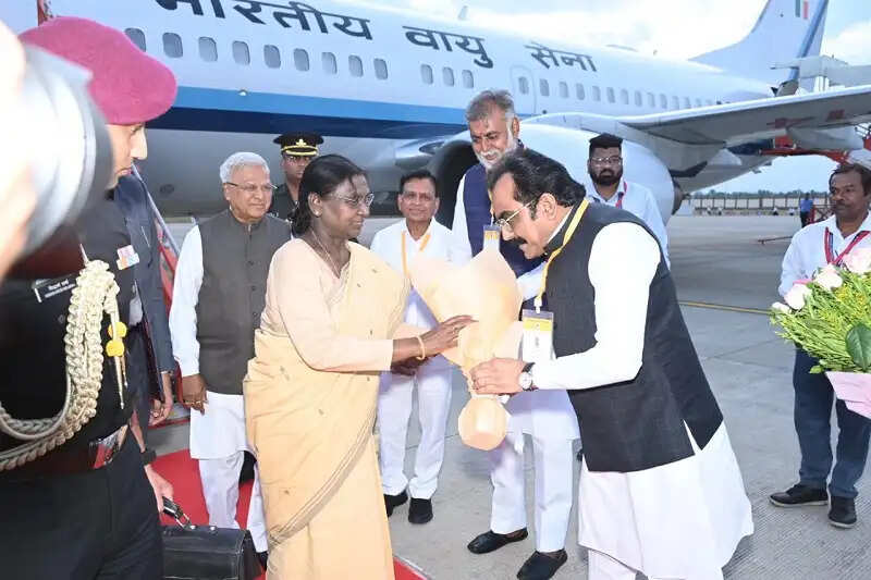 (अपडेट) राष्ट्रपति मुर्मु जबलपुर पहुंचीं, रविवार को अंतरराष्ट्रीय योग दिवस कार्यक्रम में होंगी शामिल