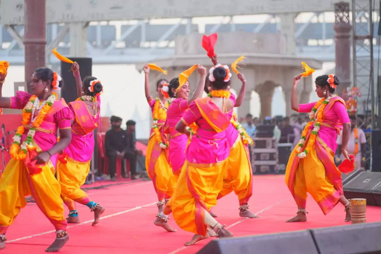 काशी तमिल संगमम 4.0: सांस्कृतिक संध्या में कलाकारों की प्रस्तुतियां बनीं यादगार