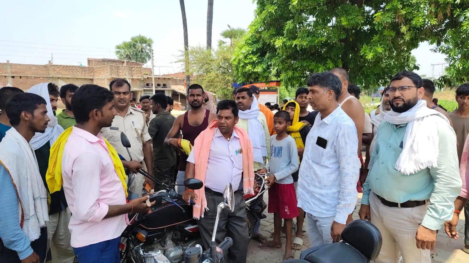 रजौली अस्पताल में फिर बांटी गई एक्सपायरी दवा, मरीजो में रोष