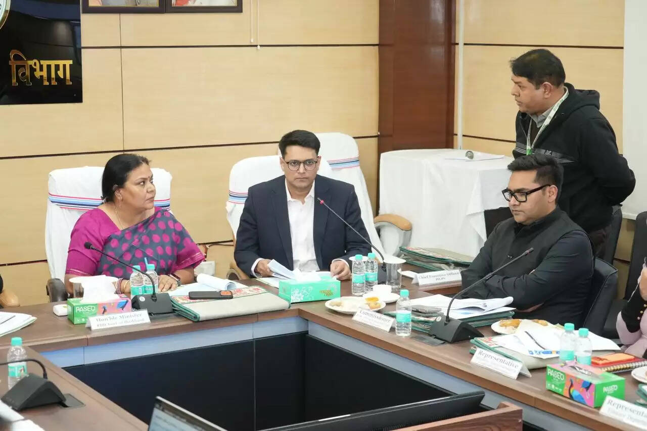 योजनाओं के क्रियान्वयन में पारदर्शिता लाएं अधिकारी : दीपिका