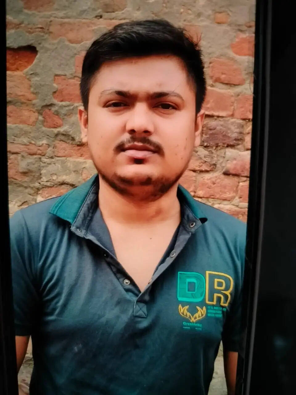 बागपत में दो दोस्तों के शव मंदिर परिसर में मिले, दो हिरासत में