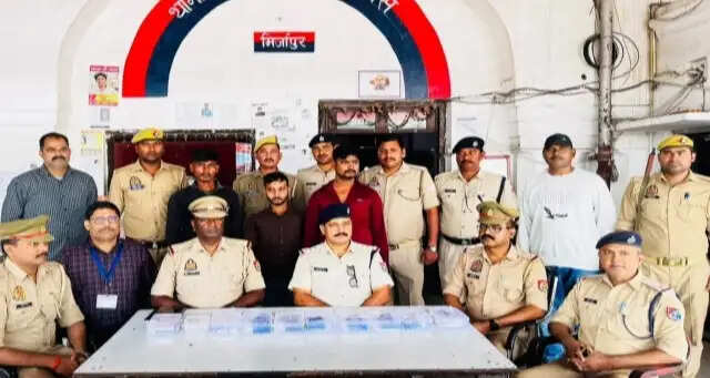 ट्रेनों में चोरी करने वाले तीन आरोपित गिरफ्तार