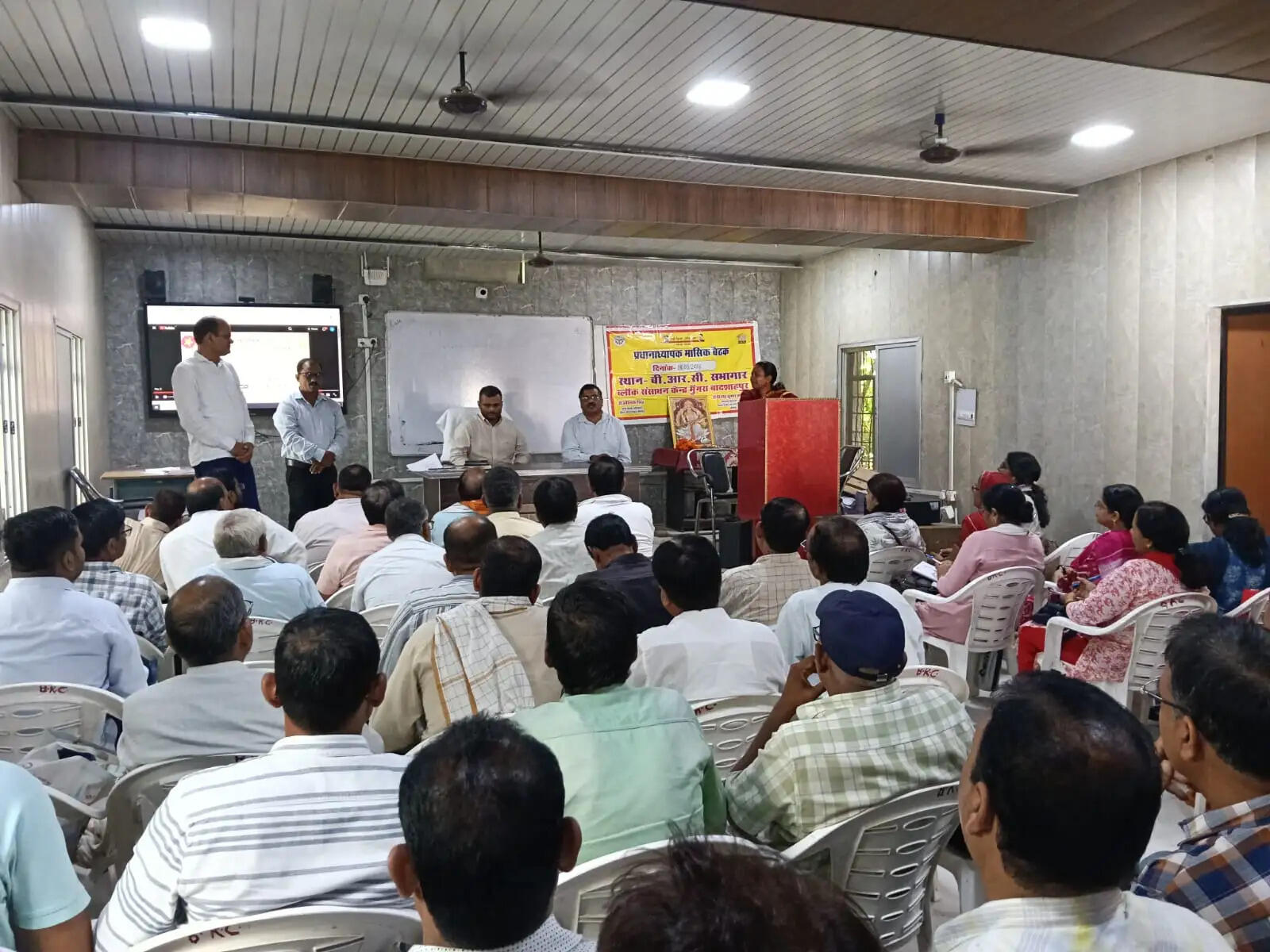 शैक्षिक गुणवत्ता, डिजिटल उपस्थिति और शत-प्रतिशत नामांकन करें : बीएसए