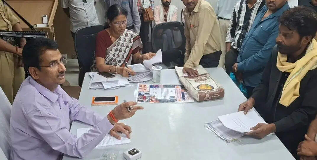 दमोह: पहली जनसुनवाई में एक्शन मोड में दिखे कलेक्टर, नगरीय अव्यवस्थाओं पर सख्ती