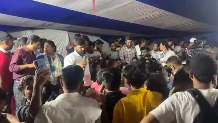 सीबीआई जांच की मांग पर अड़े छात्र कहा, आंदोलन रहेगा जारी