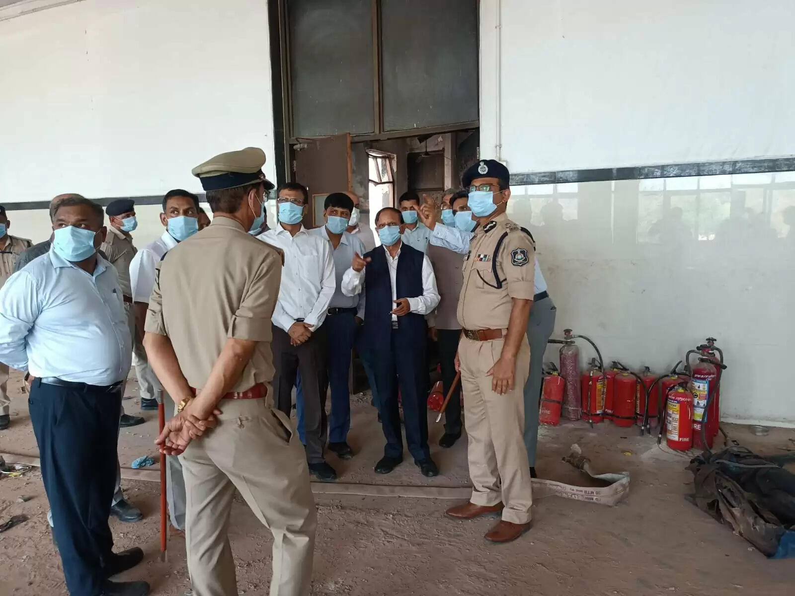 प्रधानमंत्री के प्रधान सचिव ने विमान दुर्घटना स्थल पर राहत और बचाव कार्यों की समीक्षा की