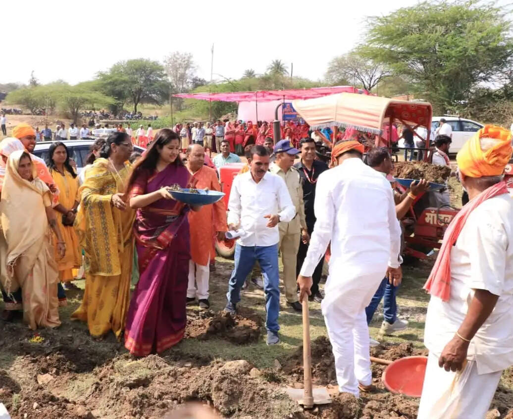झाबुआ: पर्यावरण संरक्षण हेतु सामुदायिक प्रयास किए जाने की जरूरत; निर्मला भूरिया