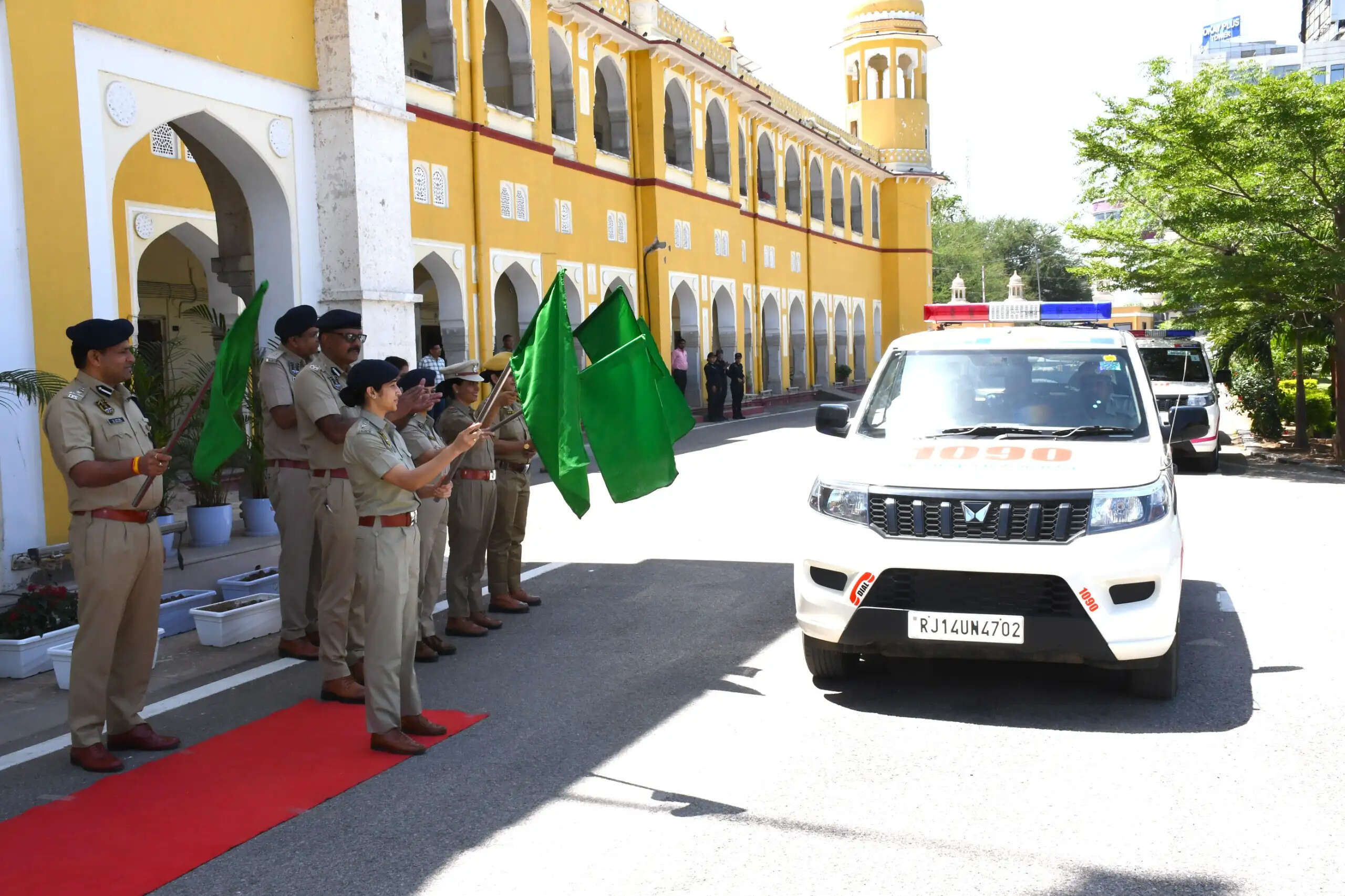 महिला सुरक्षा के लिए जयपुर में पांच महिला पीसीआर वैन शुरू