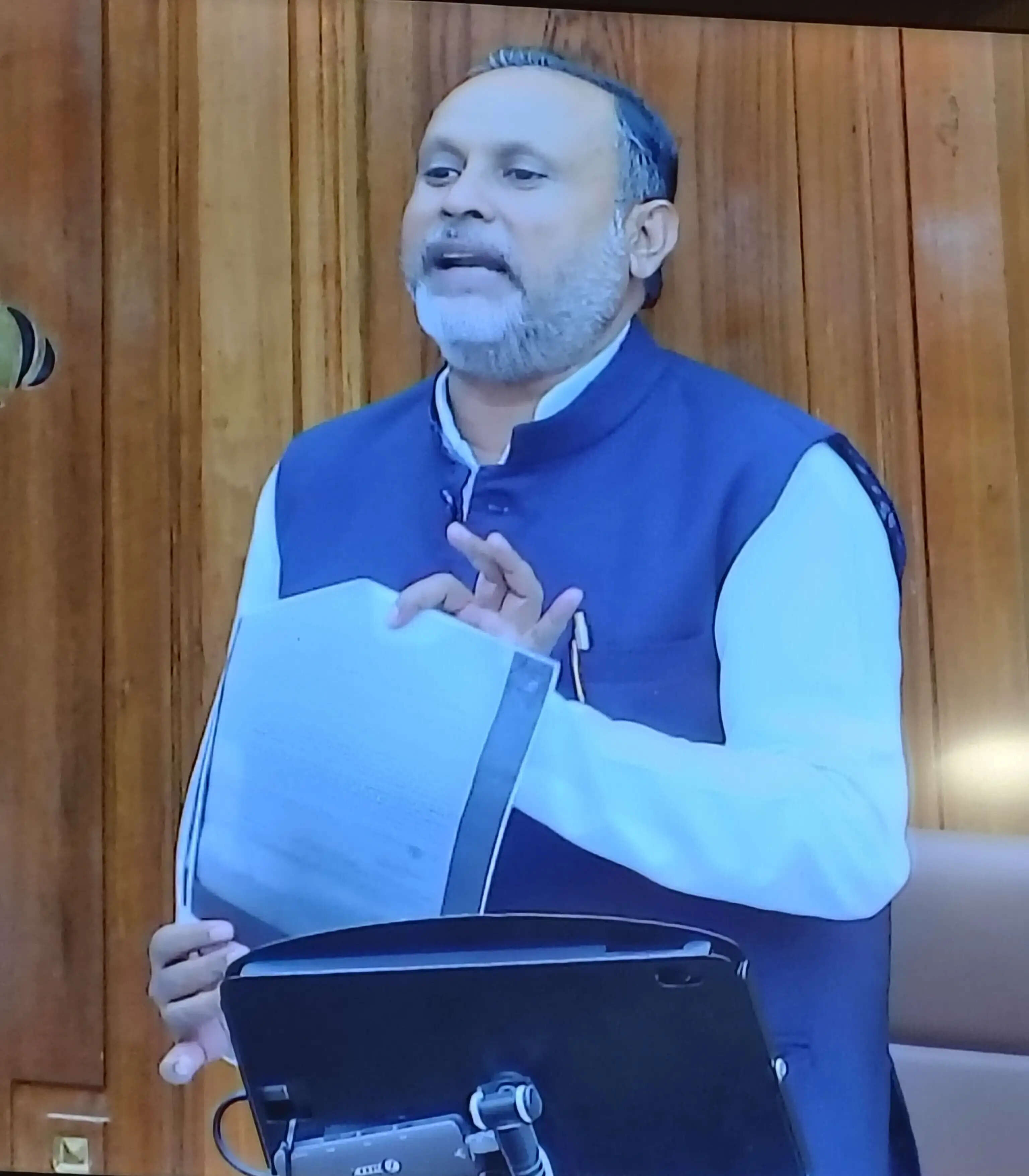 सपा सदस्यों ने विधान परिषद में उठाया पेपर लीक का मुद्दा