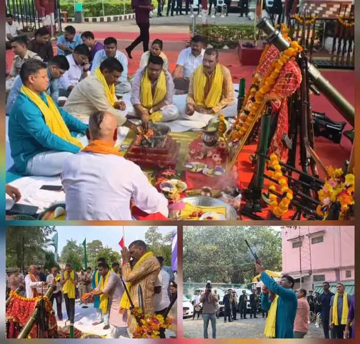 नक्सलवद की समाप्ति के बाद पहली विजयादशमी पर पुलिस लाइन में शस्त्र पूजन का हुआ आयोजन