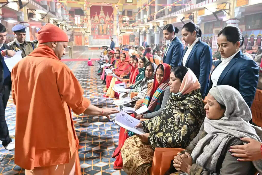 (अपडेट) घबराइए मत, हर समस्या का होगा प्रभावी समाधान : मुख्यमंत्री योगी