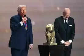 डोनाल्ड ट्रंप को पहला फीफा शांति पुरस्कार, फुटबाल विश्वकप ड्रॉ के दौरान सम्मानित