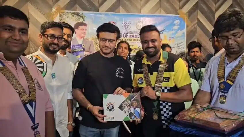 सौरभ गांगुली के घर पहुंचे पुडुचेरी के 22 छात्र, मुलाकात कर खिले बच्चों के चेहरे
