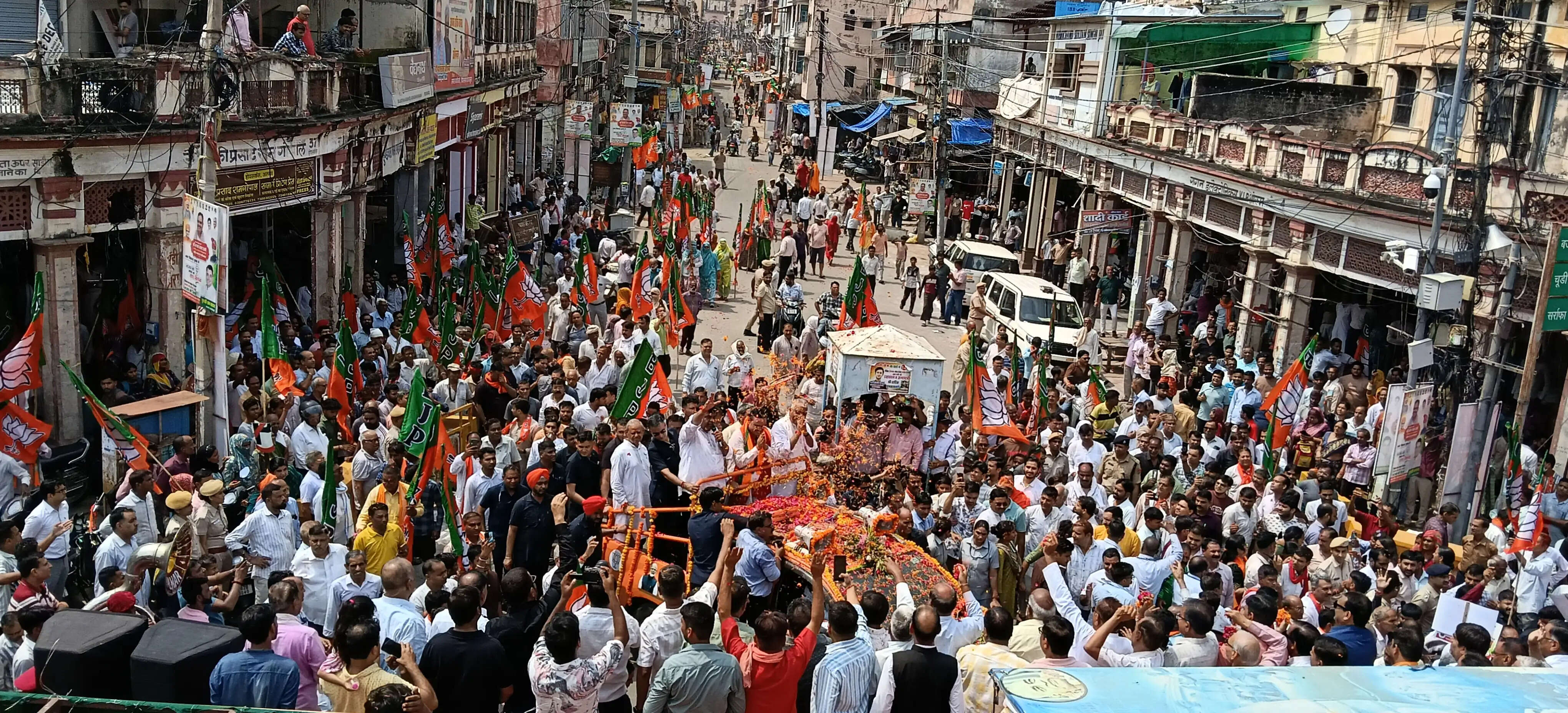 अलवर में सीएम भजनलाल शर्मा का रोड शो, अंतिम प्रचार में भाजपा ने झोंकी ताकत