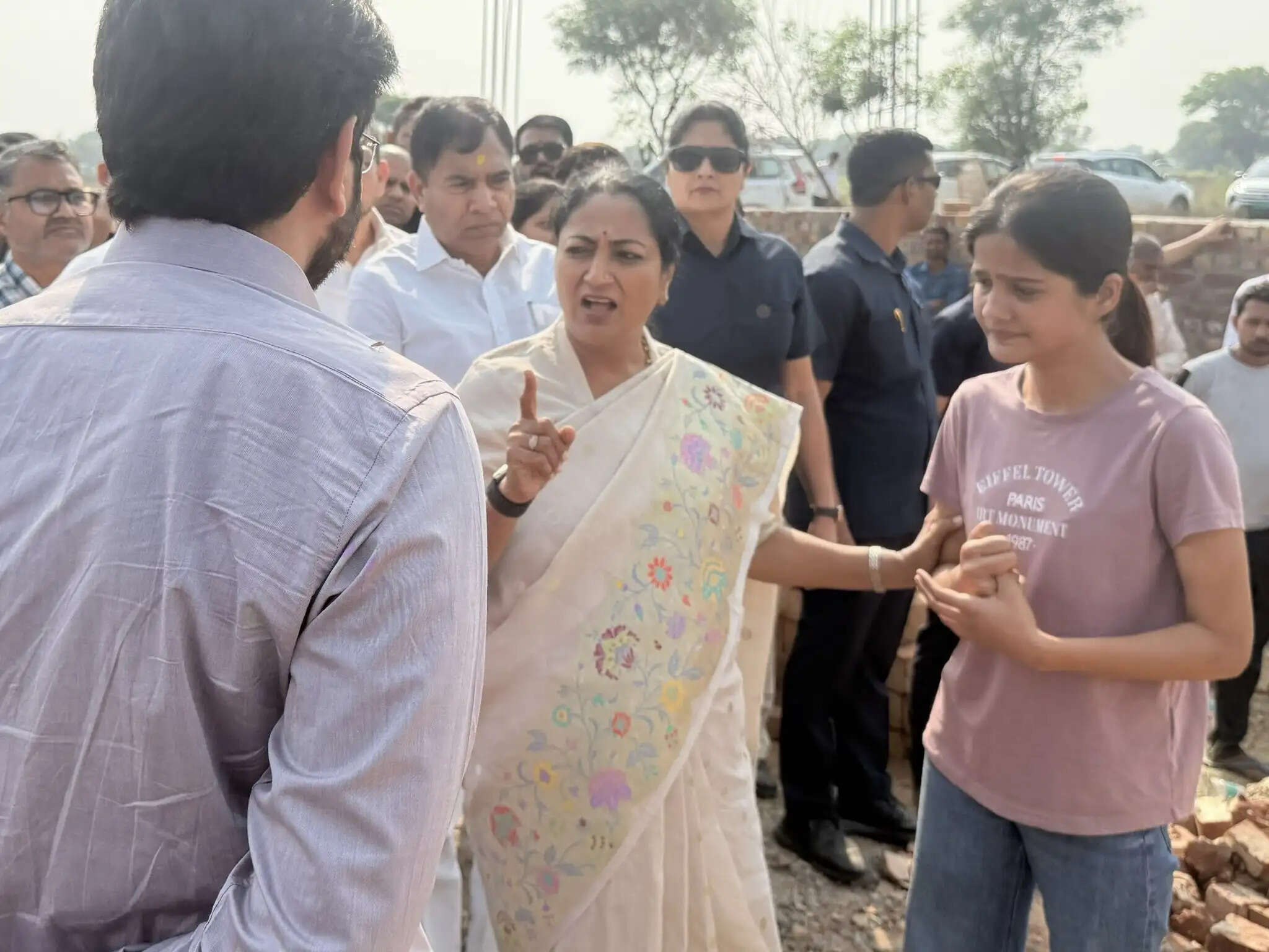 मुख्यमंत्री पशु कल्याण कार्यकर्ता जागृति मिश्रा से मिली, मामले में कार्रवाई का निर्देश