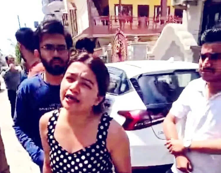 आर्य नगर में गेट लगाने को लेकर फिर विवाद, स्थानीय लोगों में आक्रोश