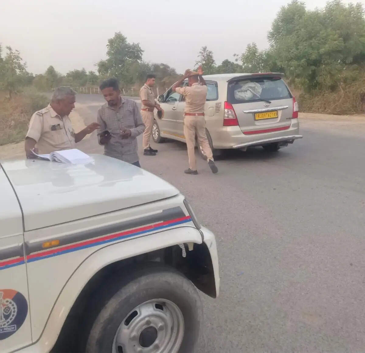 बिना नम्बर व काली फिल्म लगे 238 वाहनों पर कार्रवाई, चार्ज लेते ही एक्शन में पुलिस