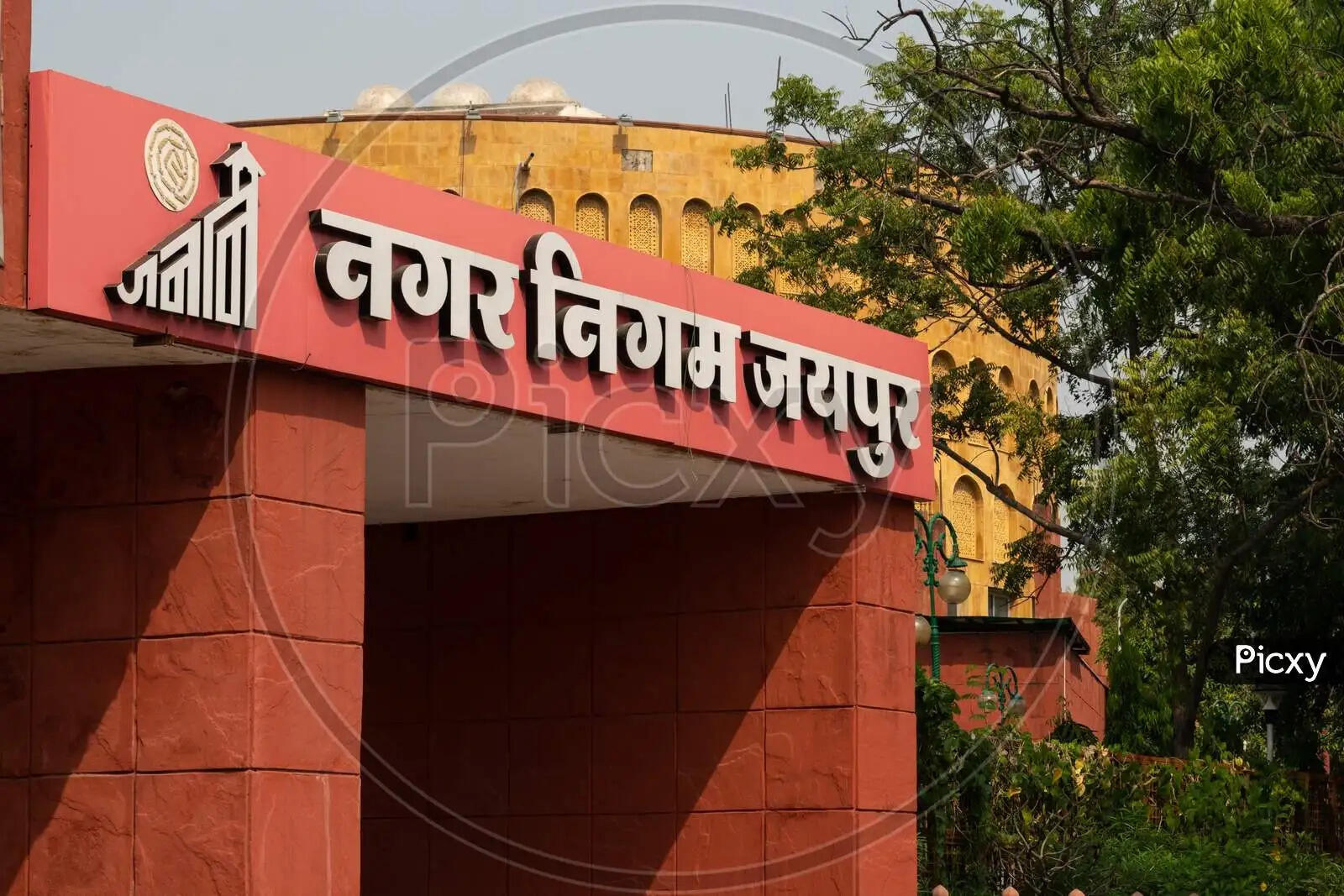 निगम ने किया खुले में कचरा डालने वाले पर 22 हजार का जुर्माना