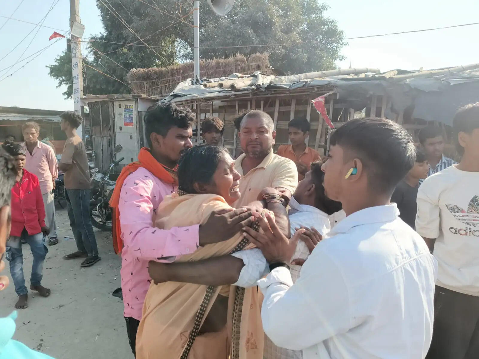 सीवान में दशहरा मेले के दौरान आग का तांडव, एक दर्जन झुलसे