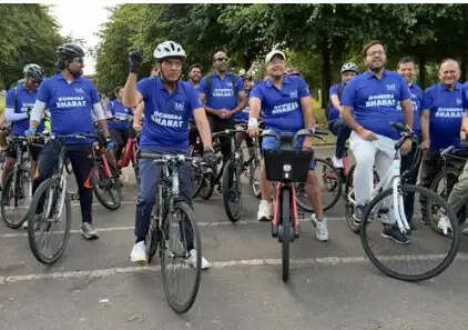 ग्लासगो में भारतीय समुदाय के साथ साइकिल रैली में शामिल हुए मांडविया, दिया फिटनेस का संदेश